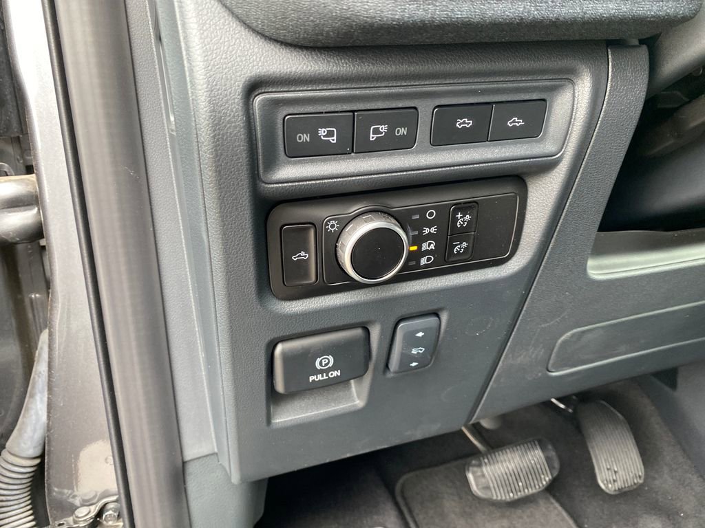 Used 2023 Ford F150 Lightning Lariat image 40