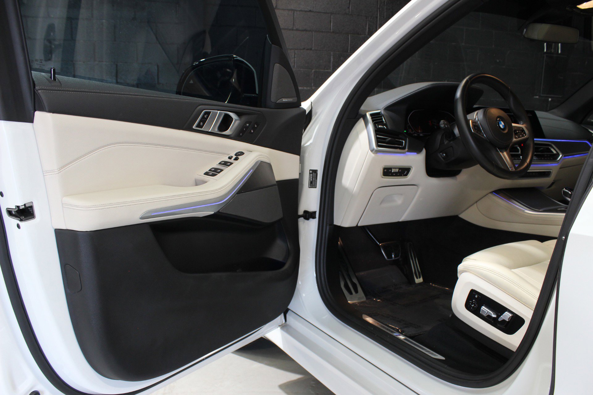 Used 2021 BMW X5 sDrive40i w/ M Sport Package image 21