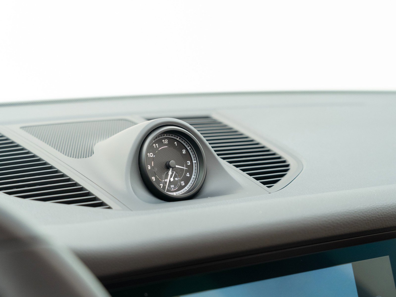 Certified 2025 Porsche Macan image 24