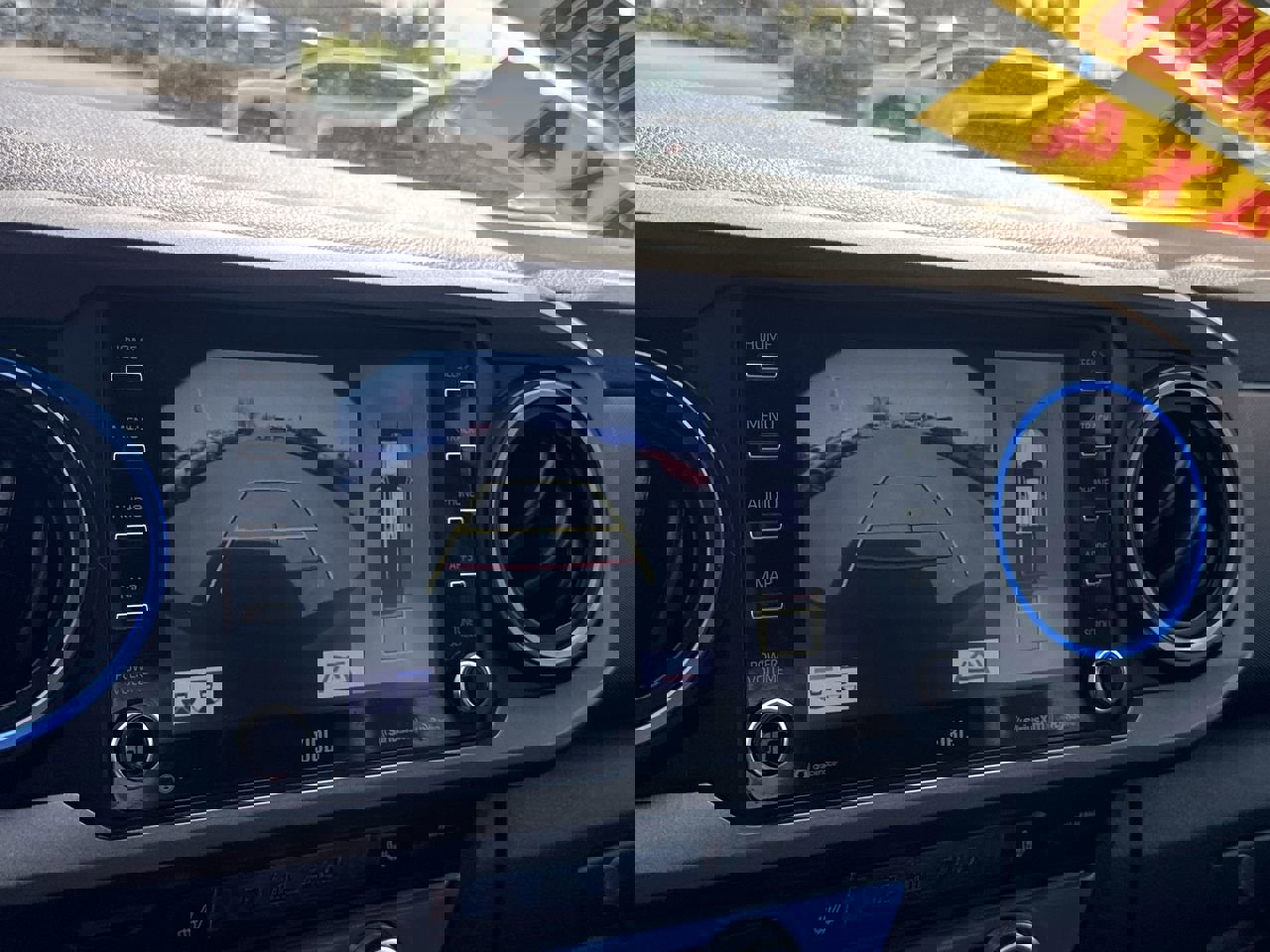 Used 2023 Toyota Tacoma TRD Off-Road w/ TRD Premium Off Road Package image 14