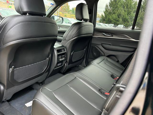 New 2025 Jeep Grand Cherokee Limited w/ Black Appearance Package image 10