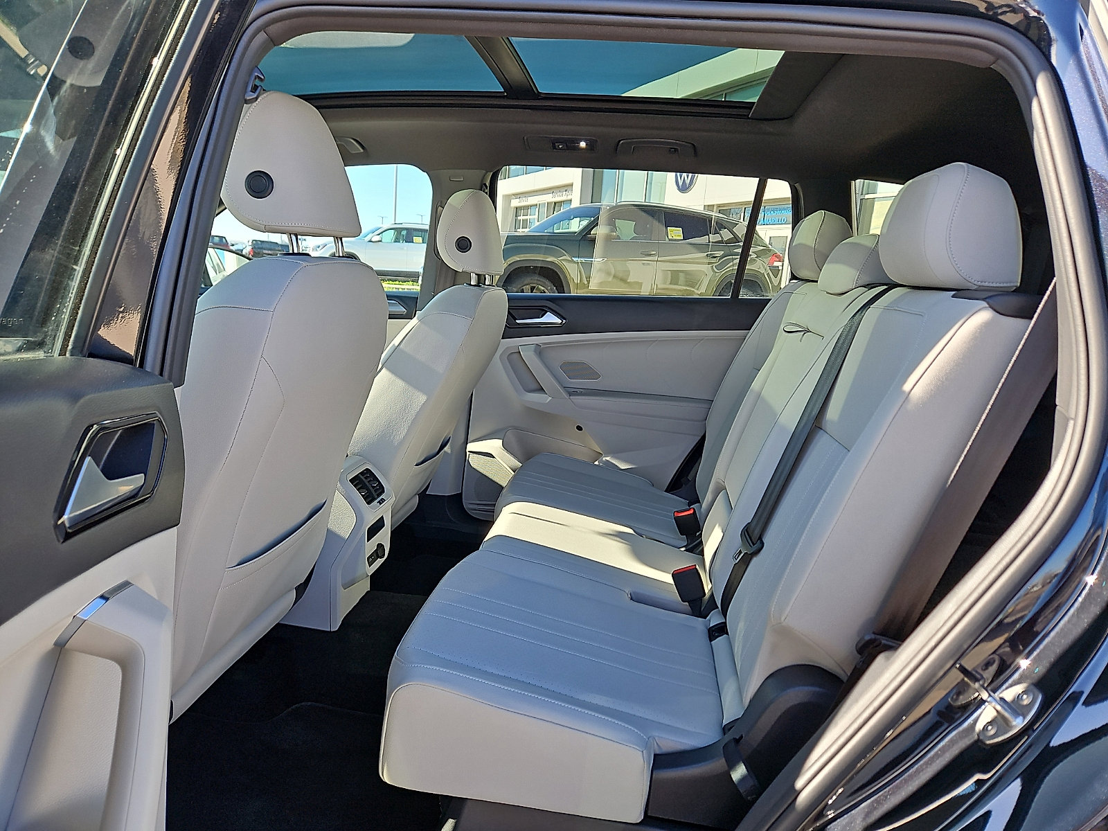 Certified 2023 Volkswagen Tiguan SE R-Line FWD image 9