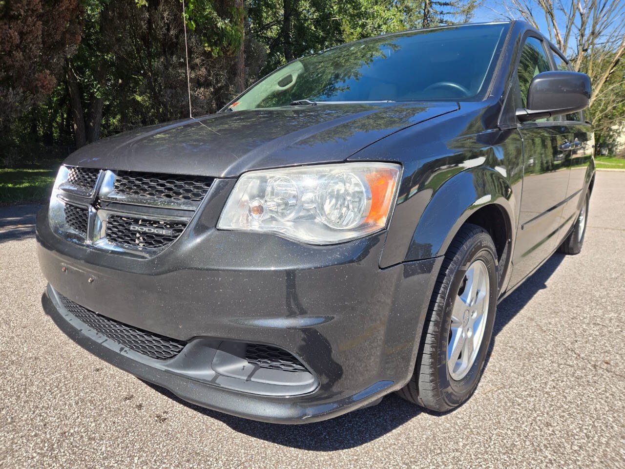 Used 2011 Dodge Grand Caravan Mainstreet w/ PWR Convenience Group FWD image 1