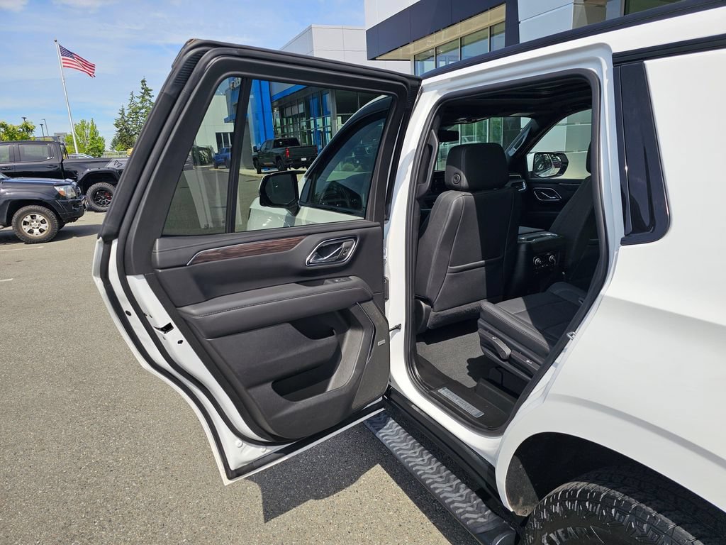 Used 2023 Chevrolet Tahoe Z71 w/ Luxury Package AWD/4WD image 16