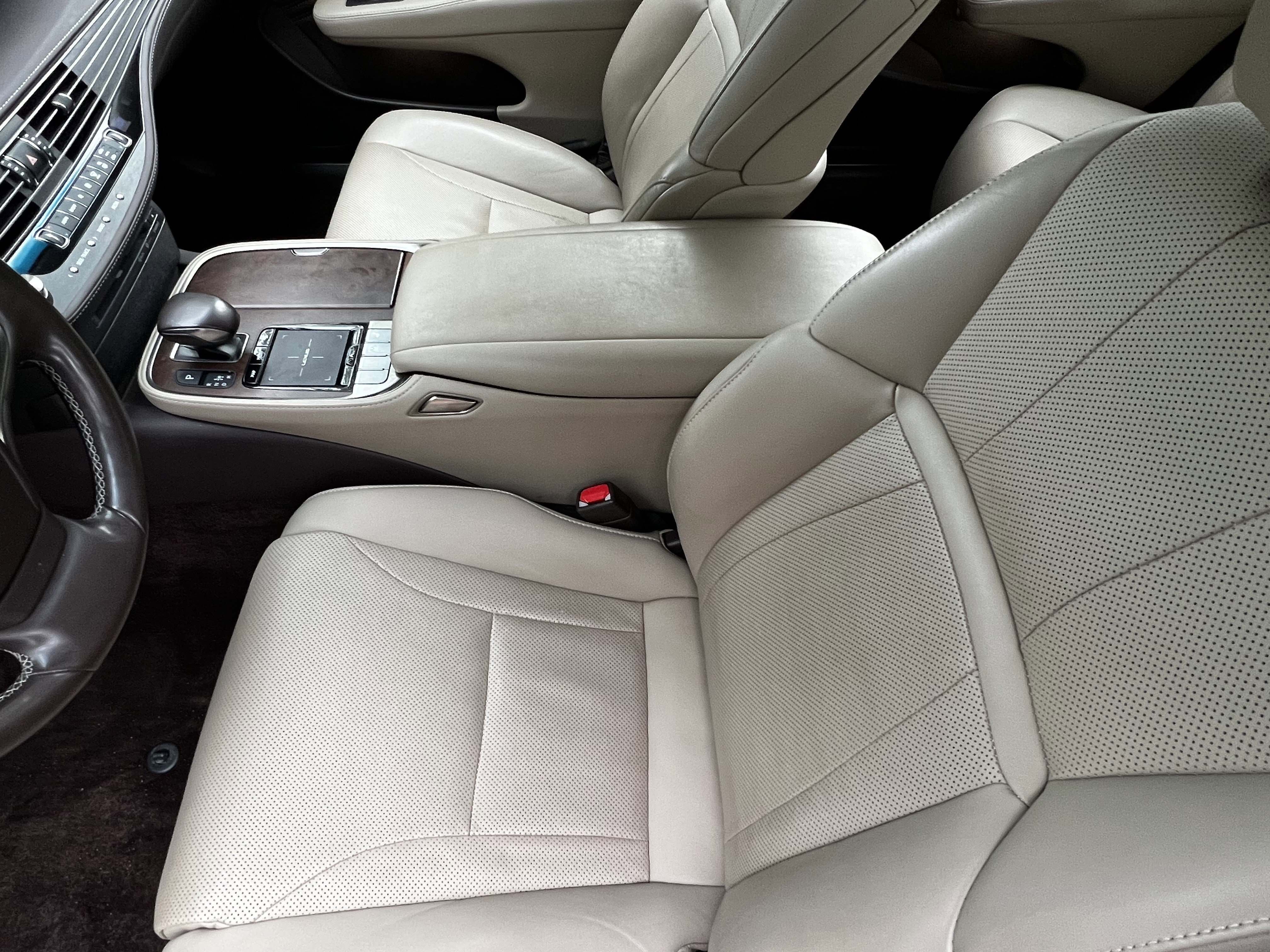 Used 2018 Lexus LS 500 AWD w/ Accessory Package (Z1) image 16
