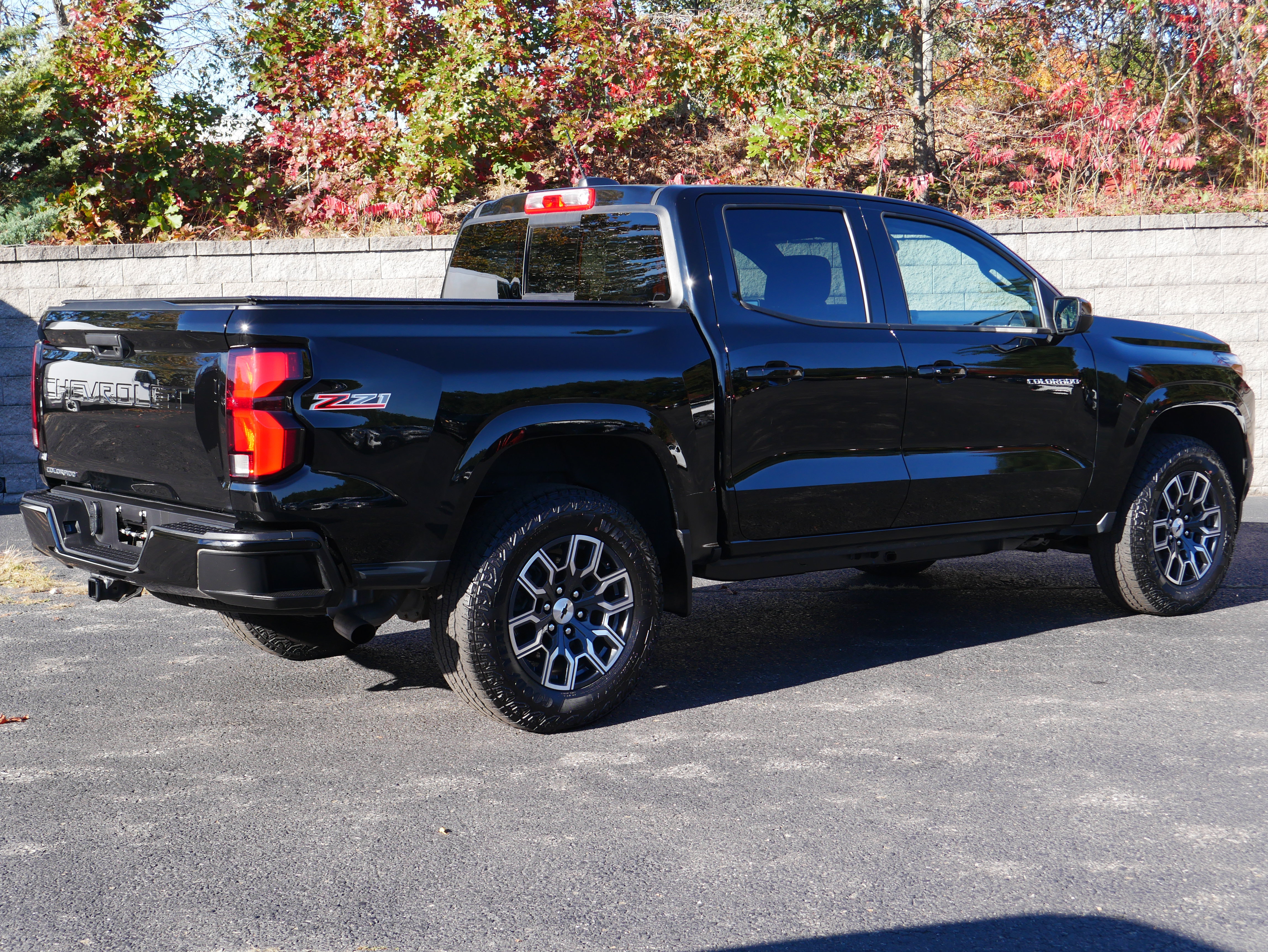 Used 2023 Chevrolet Colorado Z71 w/ Z71 Convenience Package 2 AWD/4WD image 8