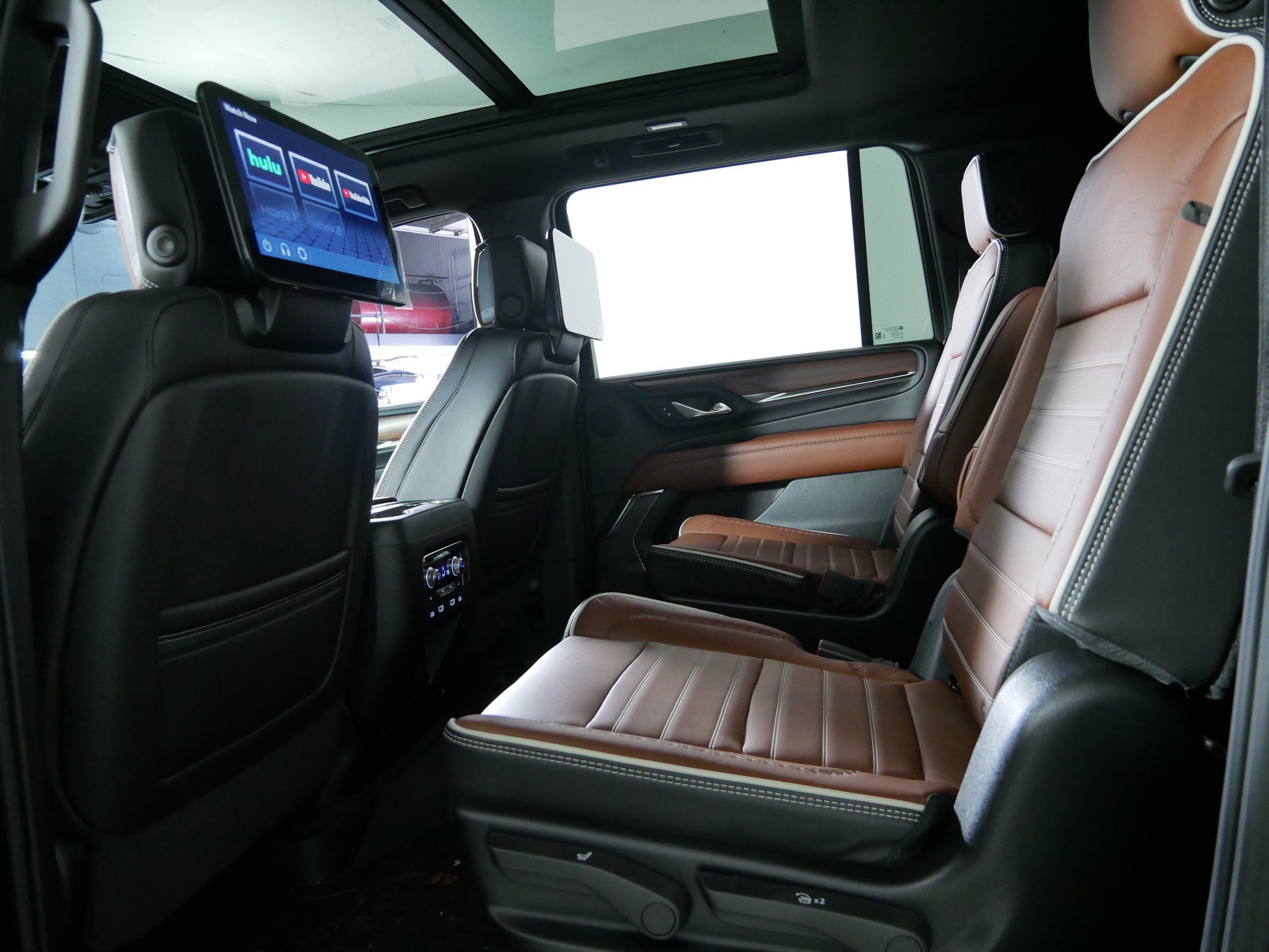 Used 2024 GMC Yukon XL Denali Ultimate image 32