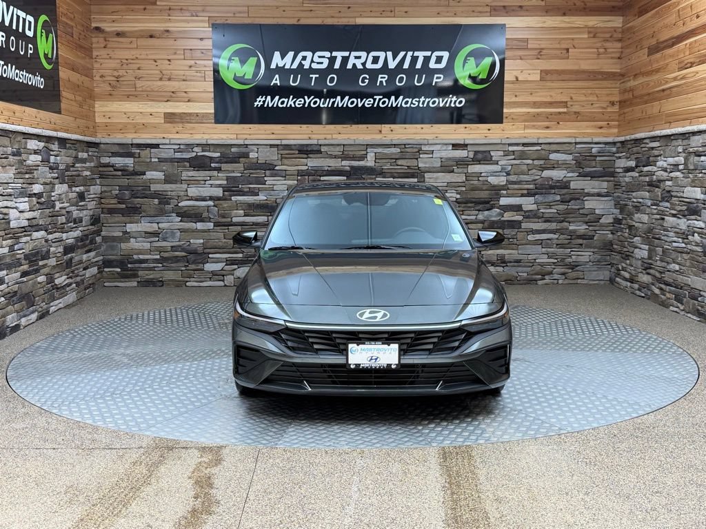 Used 2025 Hyundai Elantra SEL w/ Cargo Package FWD image 3