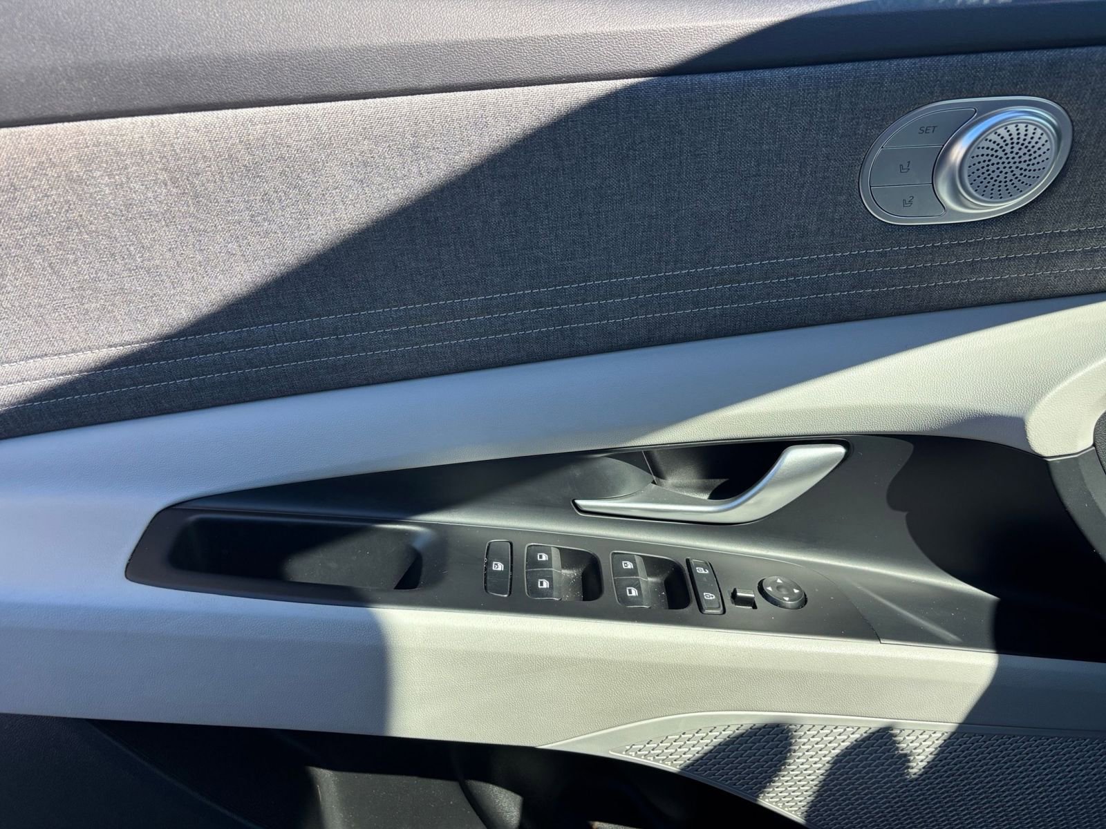 Used 2025 Hyundai Elantra Limited image 20