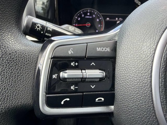Used 2023 Kia Sorento LX FWD image 25