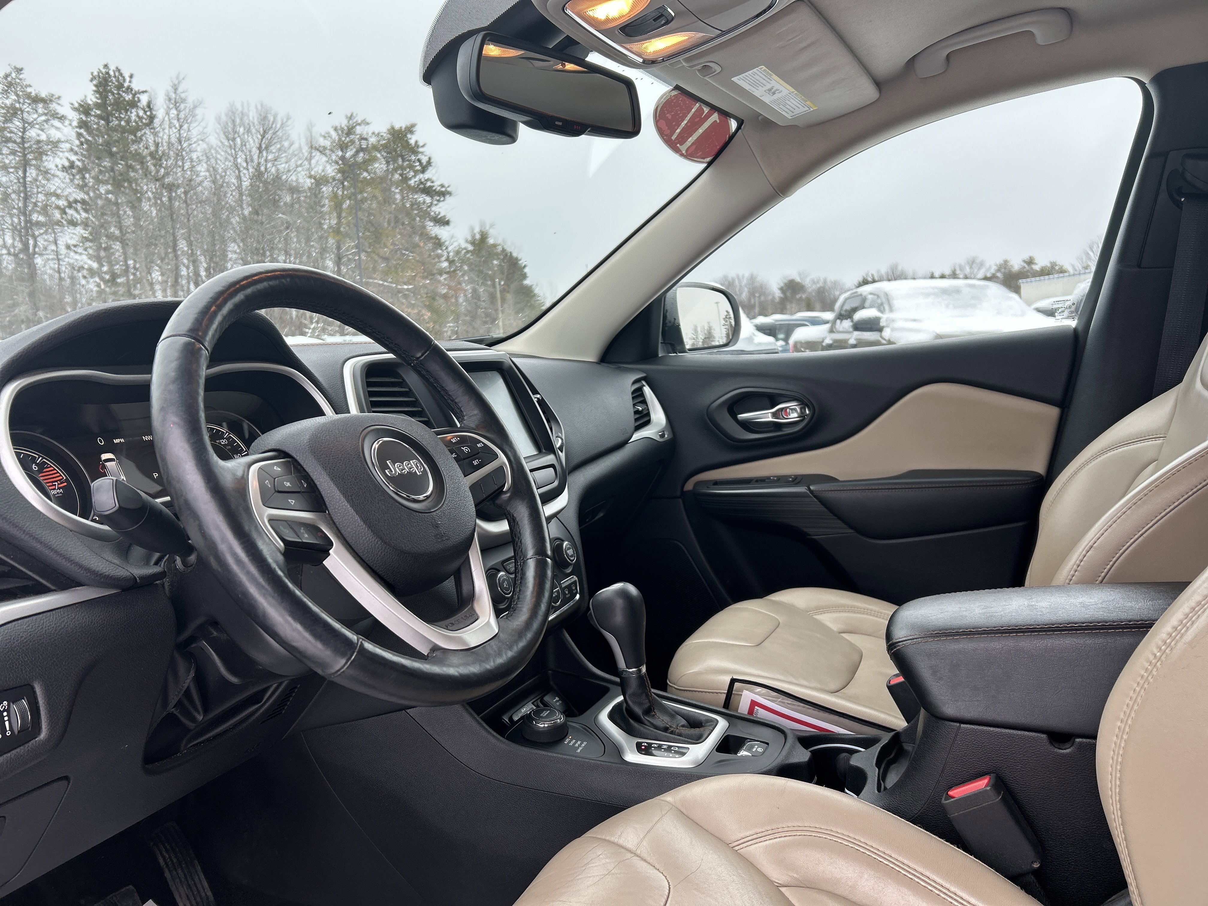 Used 2017 Jeep Cherokee Limited image 11