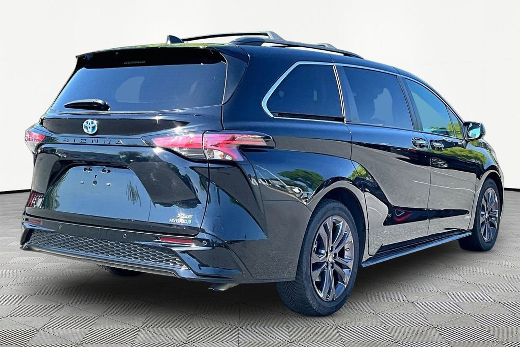 Used 2021 Toyota Sienna XSE w/ XSE Plus Package FWD image 6