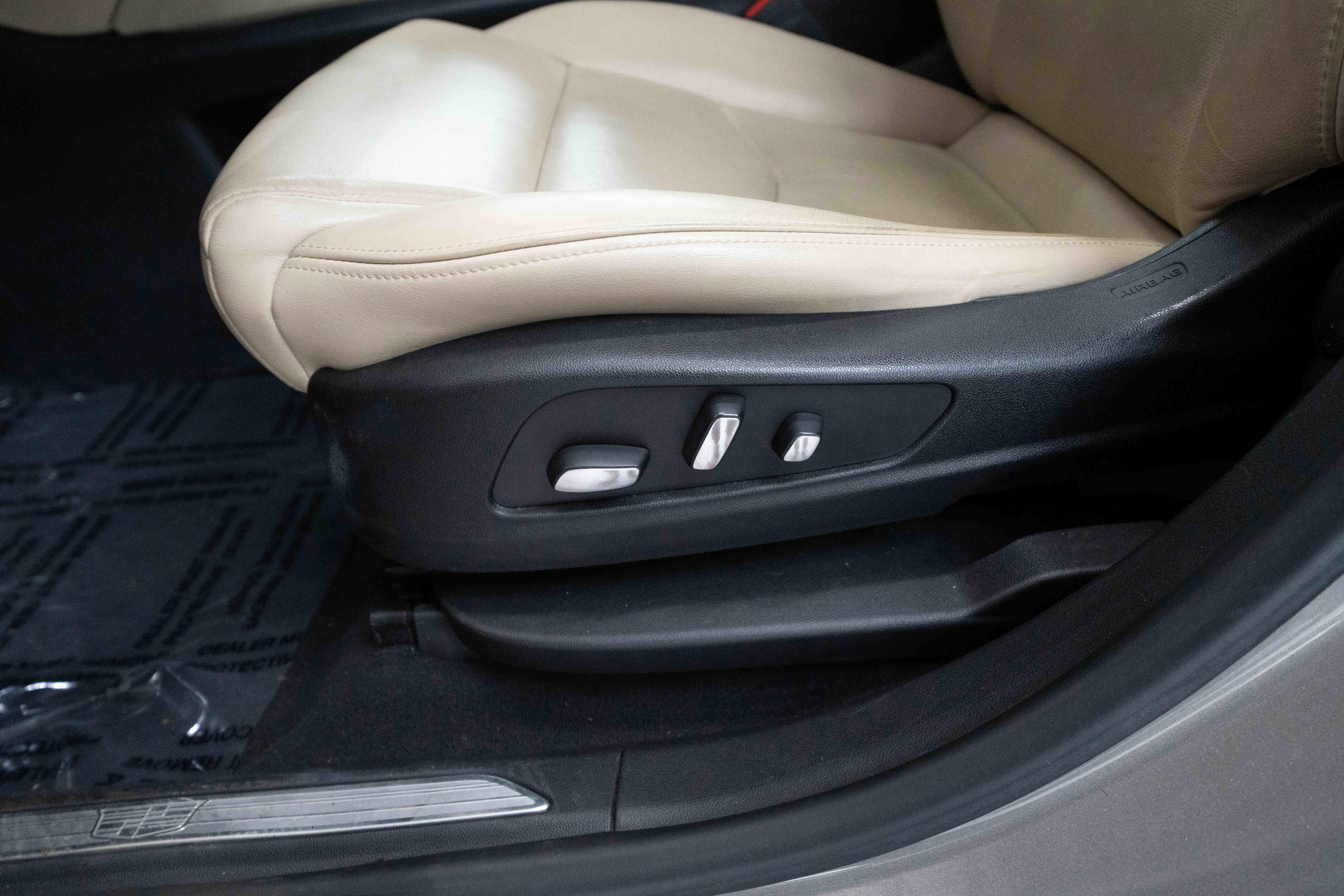 Used 2018 Cadillac XT5 Premium Luxury AWD/4WD image 12