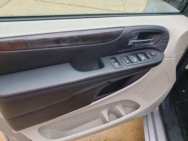 Used 2018 Dodge Grand Caravan SE w/ UConnect Hands-Free Group FWD image 11
