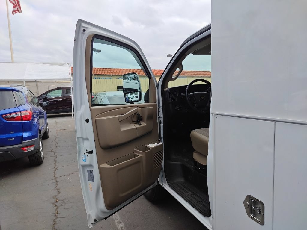 Used 2023 Chevrolet Express 3500 w/ Power Convenience Package RWD image 6