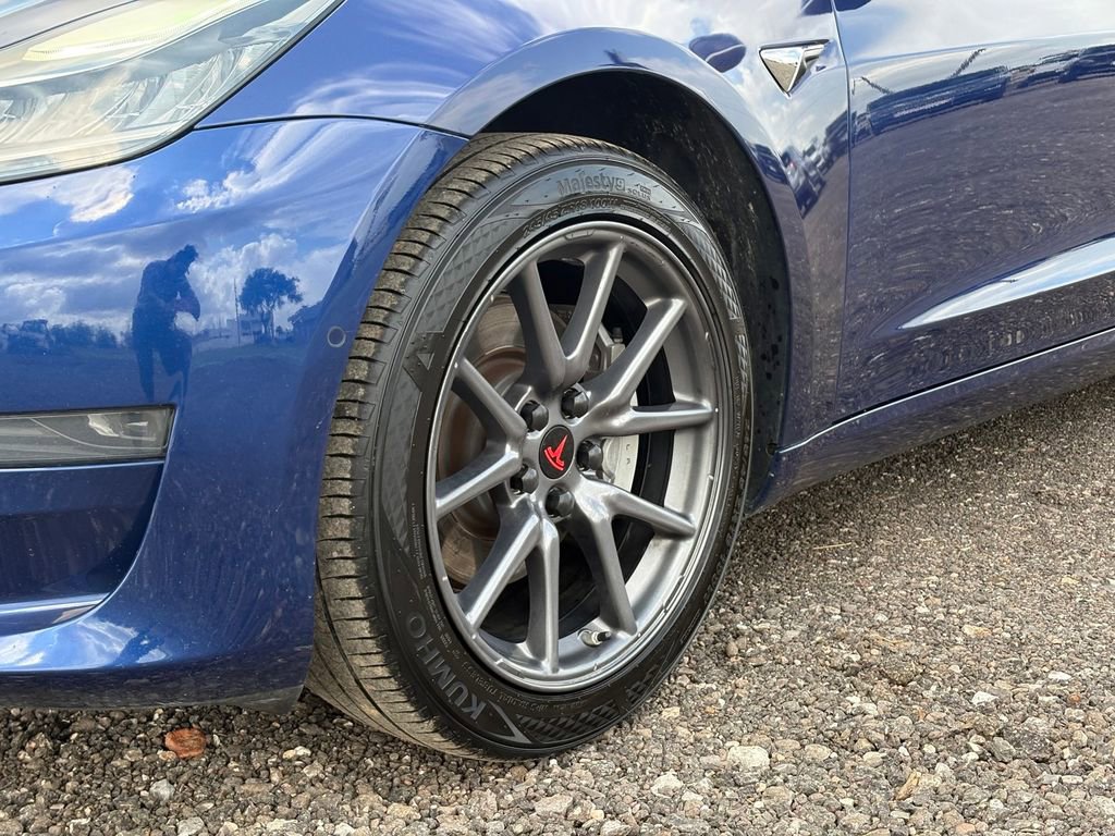 Used 2019 Tesla Model 3 Standard Range Plus image 9