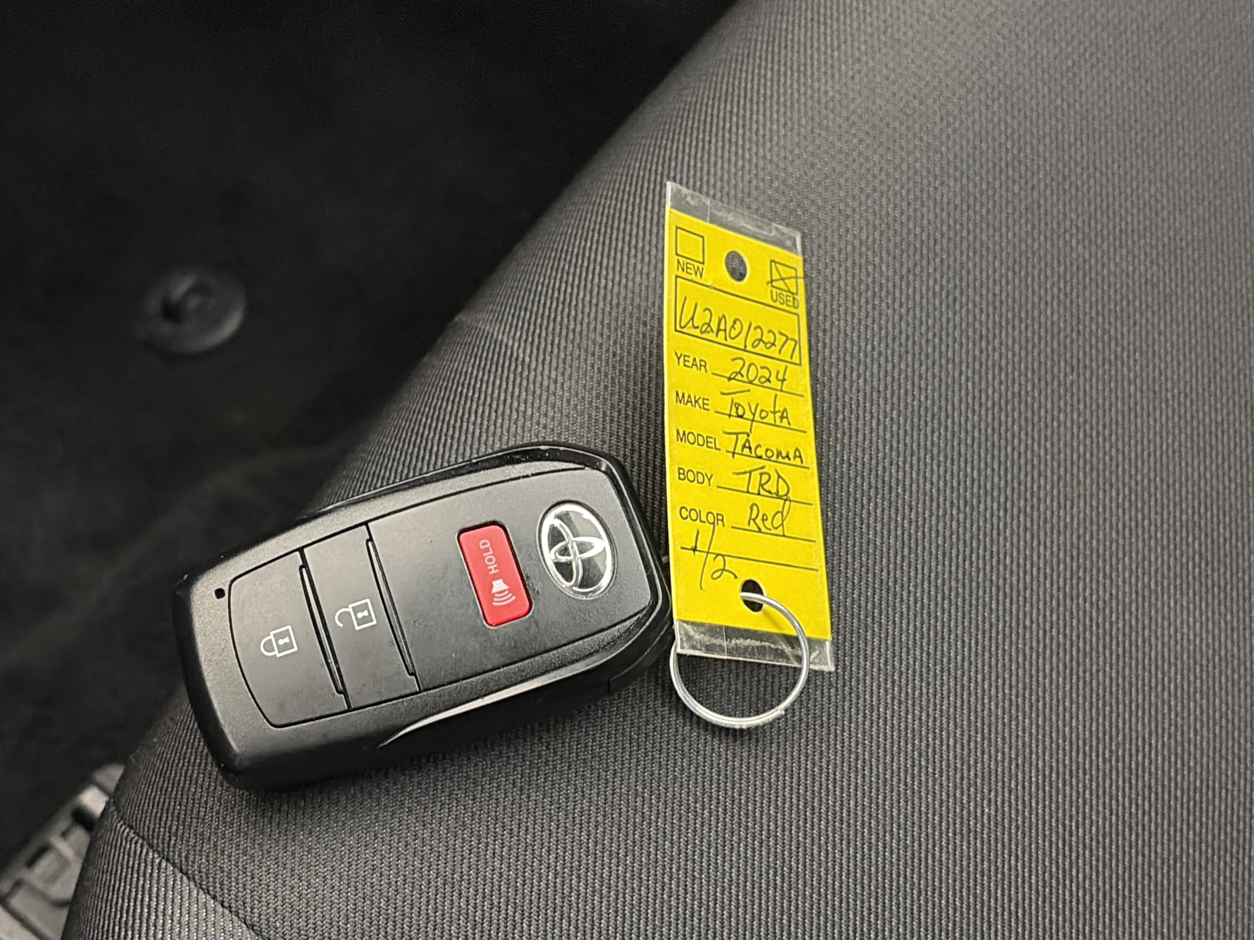 Used 2024 Toyota Tacoma TRD Off-Road image 31