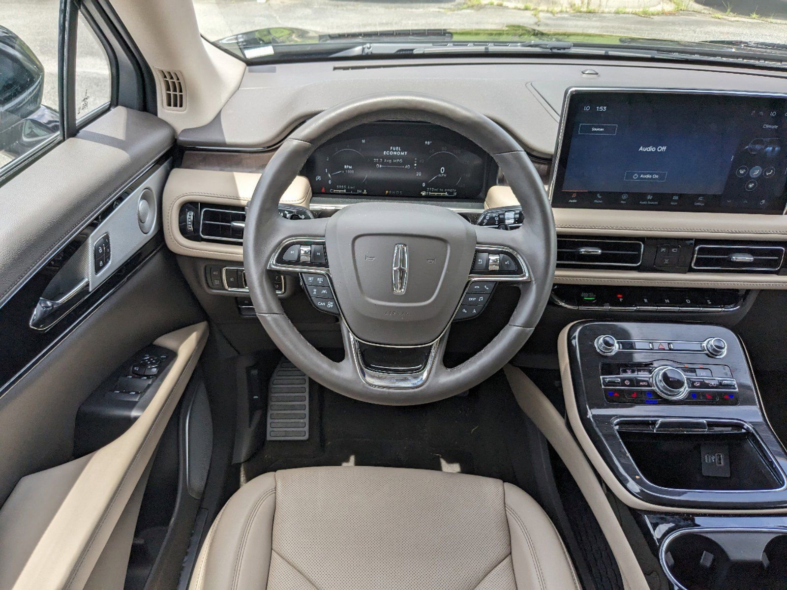 Certified 2023 Lincoln Nautilus Reserve w/ Equipment Group 202A image 17