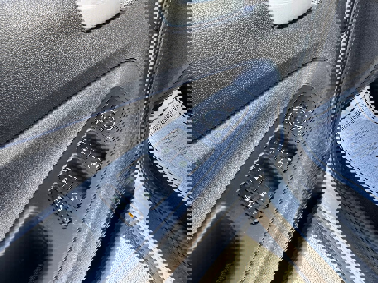 Used 2019 Hyundai Santa Fe SEL image 11