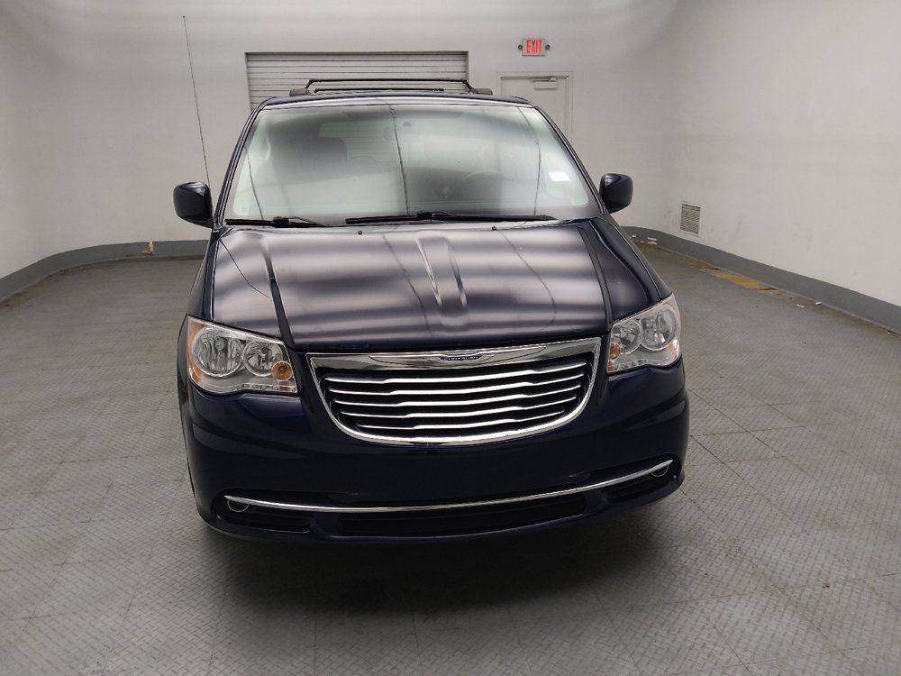 Used 2016 Chrysler Town & Country Touring image 14