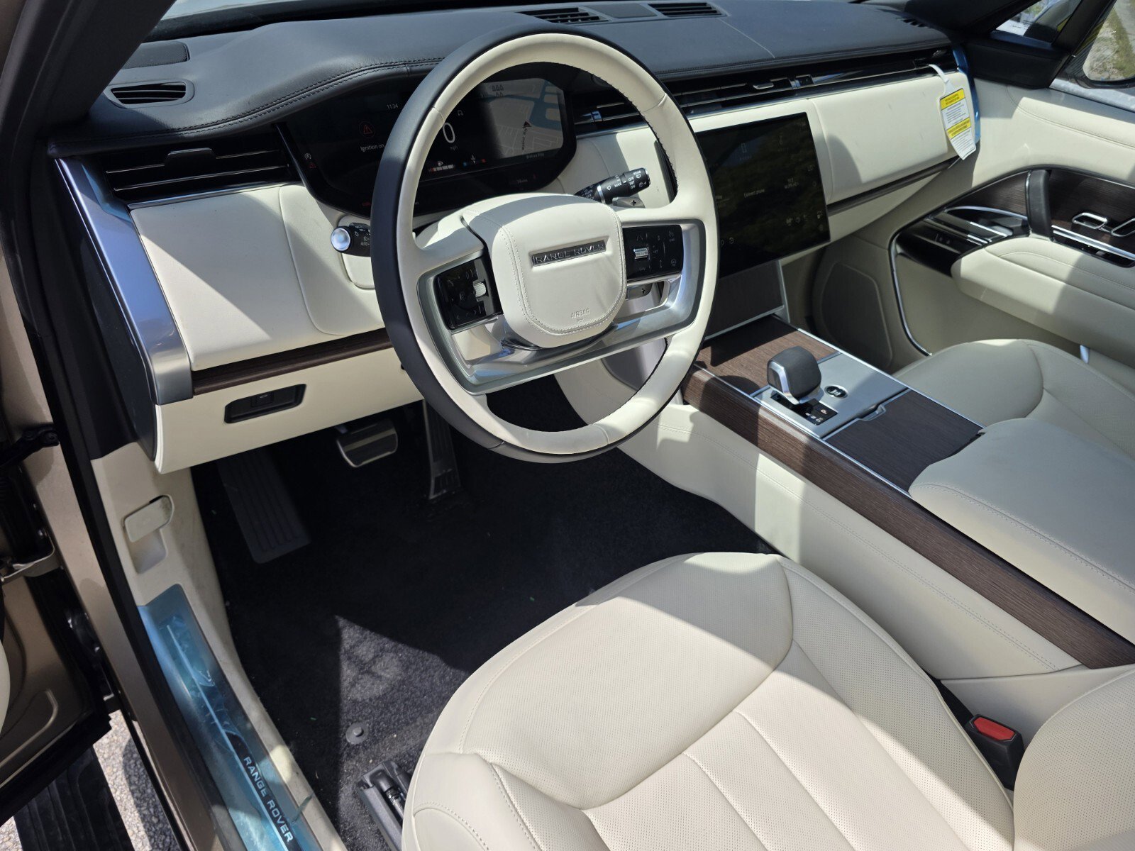 New 2026 Land Rover Range Rover Long Wheelbase SE AWD/4WD image 10