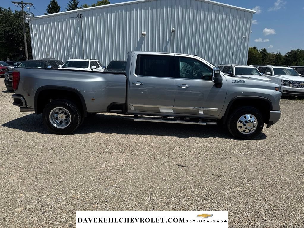 Used 2025 Chevrolet Silverado 3500 High Country w/ High Country Premium Package AWD/4WD image 6