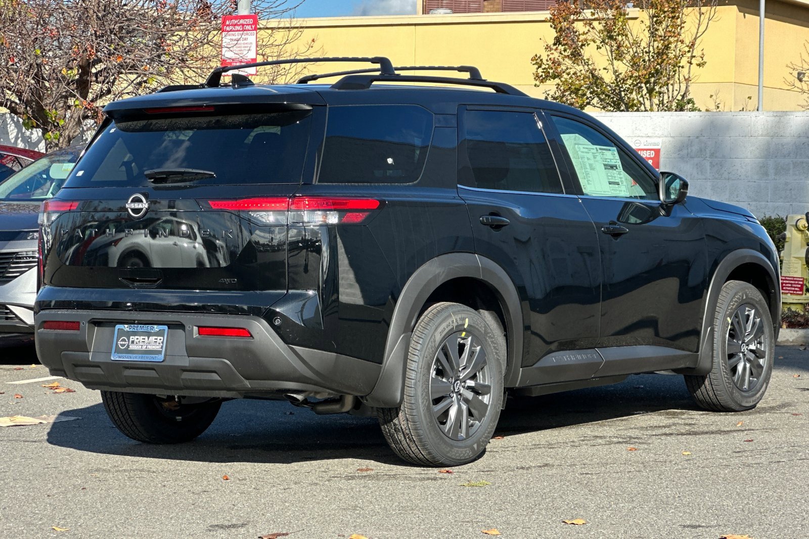 New 2025 Nissan Pathfinder SV w/ Black Appearance Package image 4