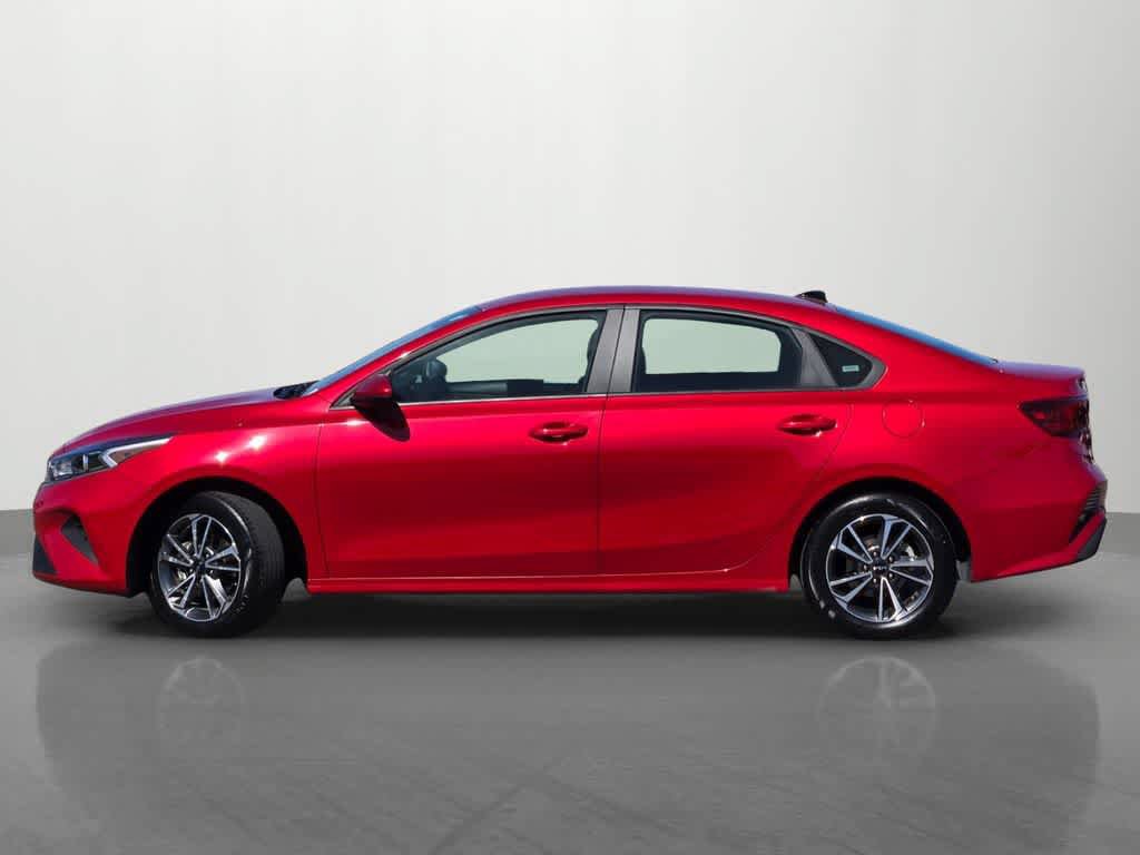 Used 2023 Kia Forte LXS FWD image 3