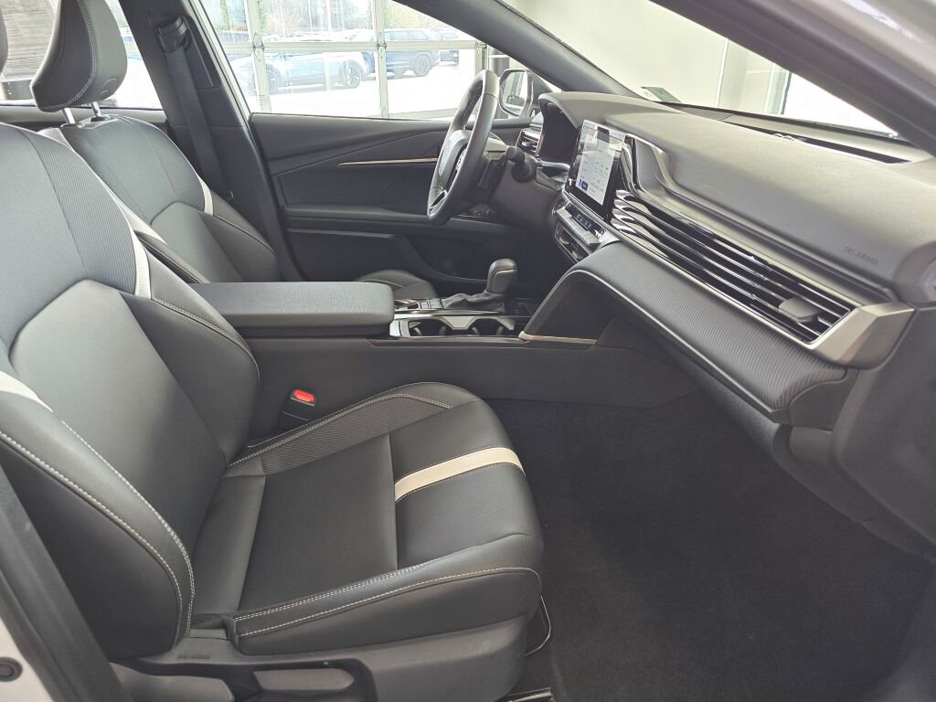 Used 2025 Toyota Camry SE image 46