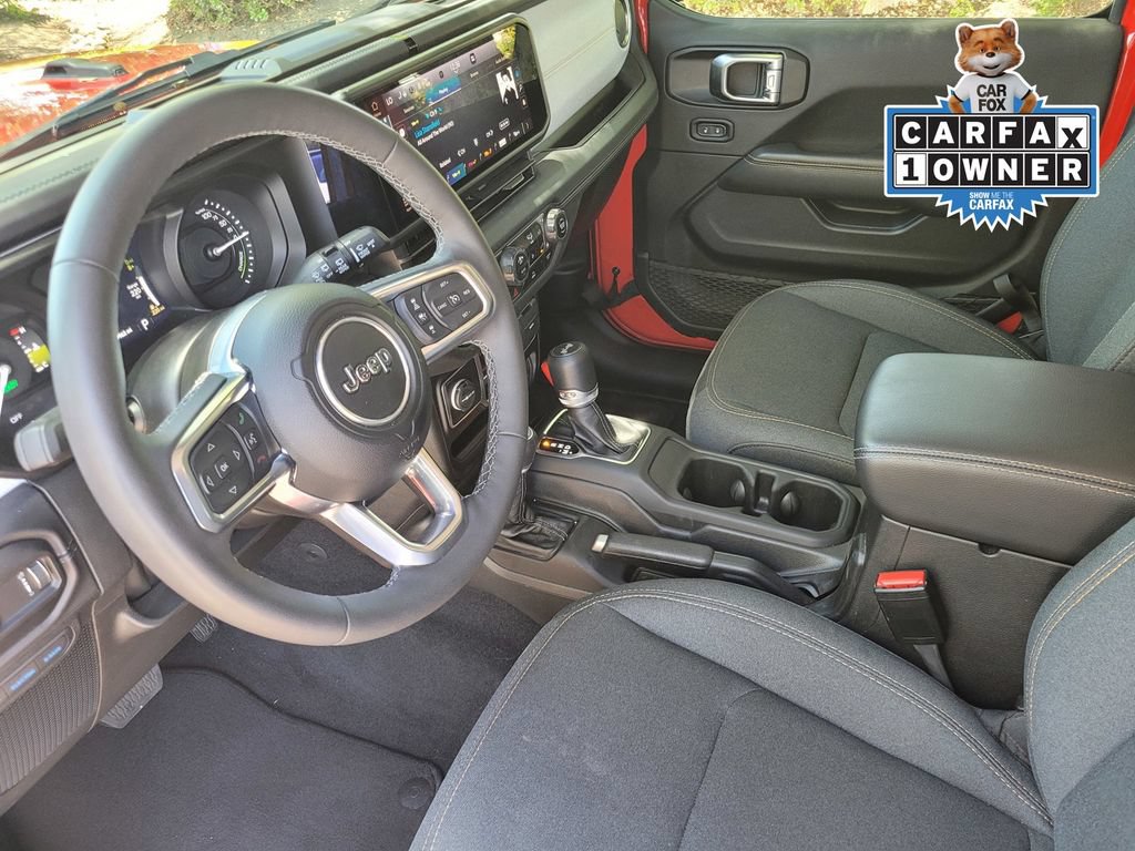 Used 2025 Jeep Wrangler Unlimited Sahara AWD/4WD image 18