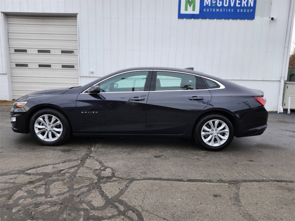 Used 2022 Chevrolet Malibu LT image 2