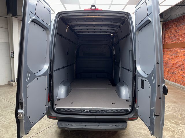 Used 2025 Mercedes-Benz Sprinter 2500 image 23