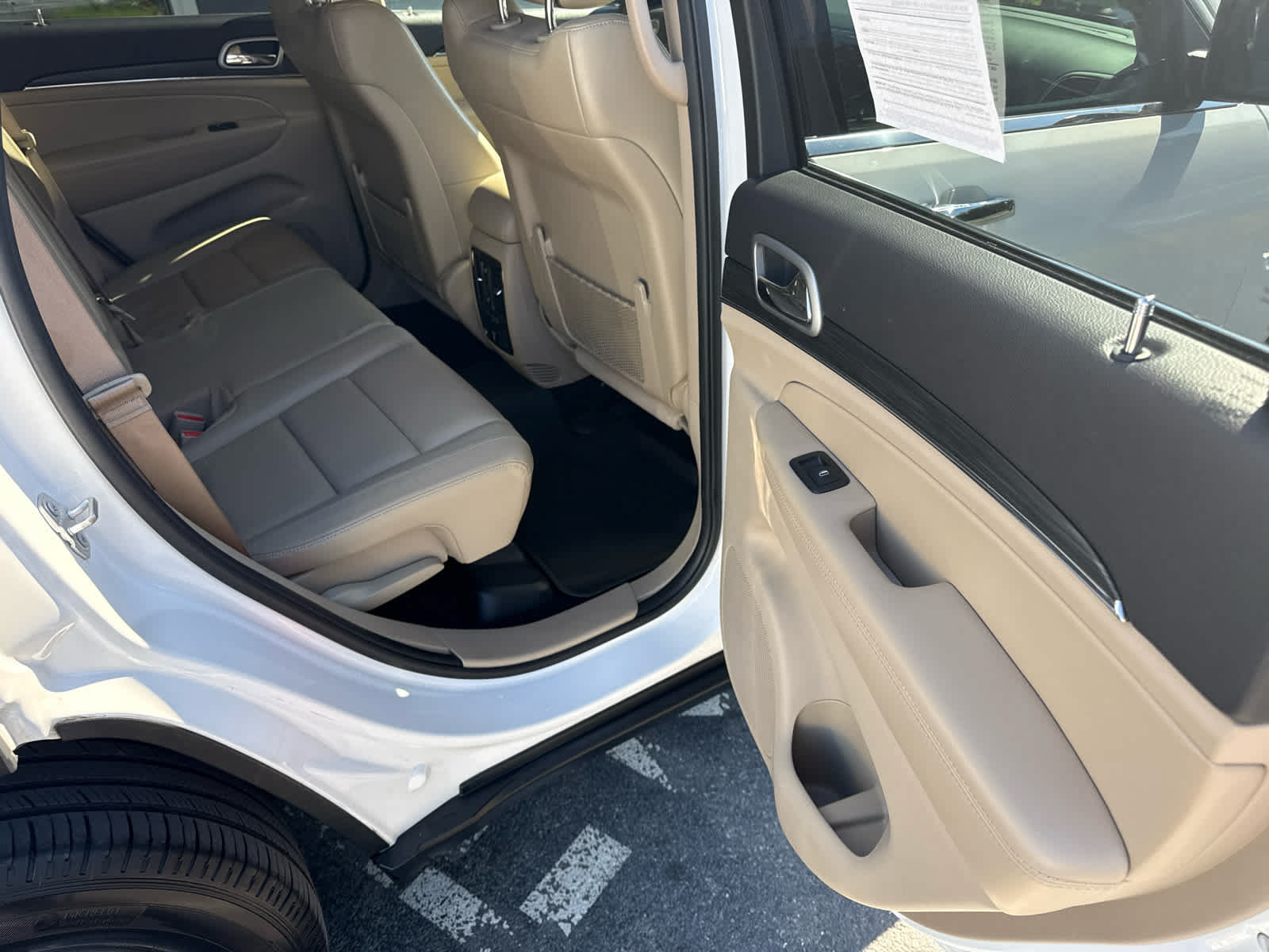 Used 2019 Jeep Grand Cherokee Limited w/ Trailer Tow Group IV AWD/4WD image 18