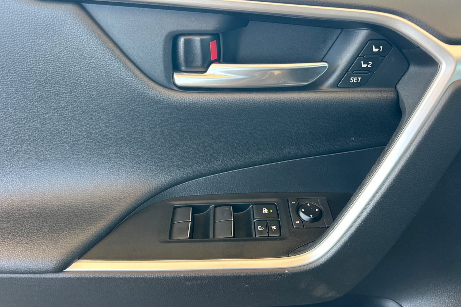 Certified 2019 Toyota RAV4 Limited AWD/4WD image 11