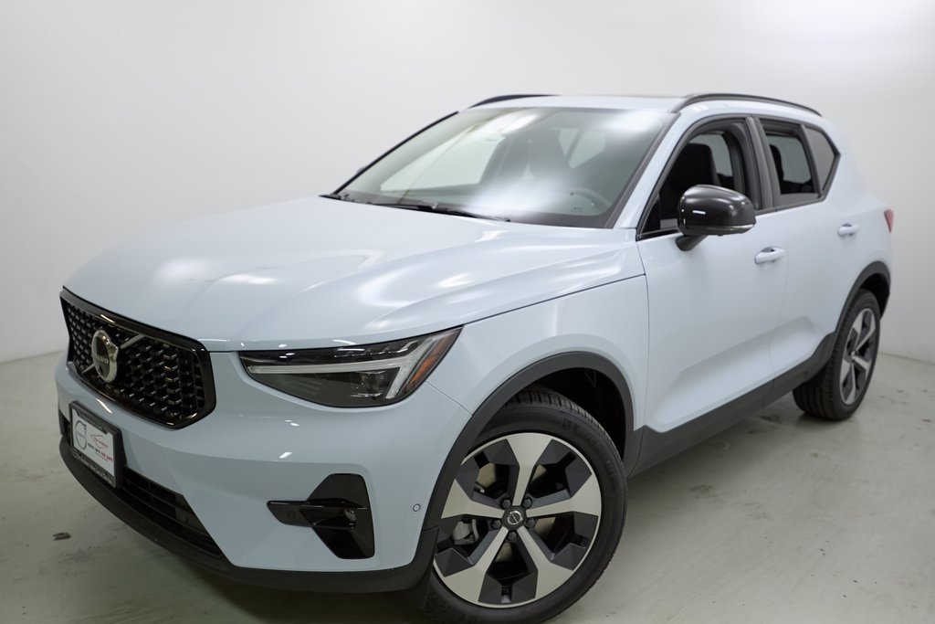 New 2026 Volvo XC40 B5 Plus w/ Protection Package Premier image 2