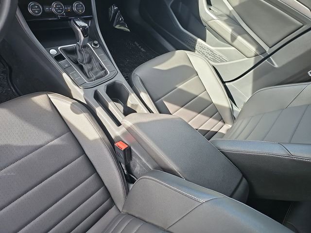 Used 2024 Volkswagen Jetta SE w/ Panoramic Sunroof Package image 23