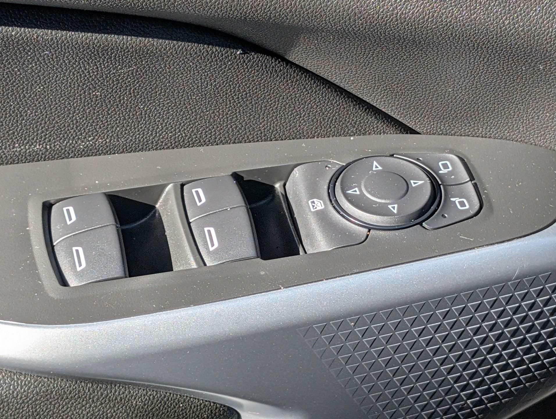 Certified 2024 Chevrolet Trax LS FWD image 19