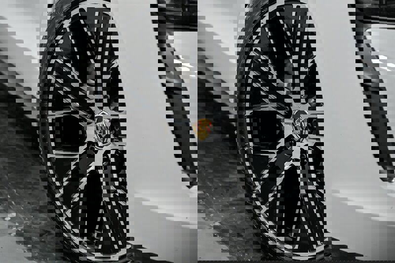 Used 2021 Porsche Taycan image 3