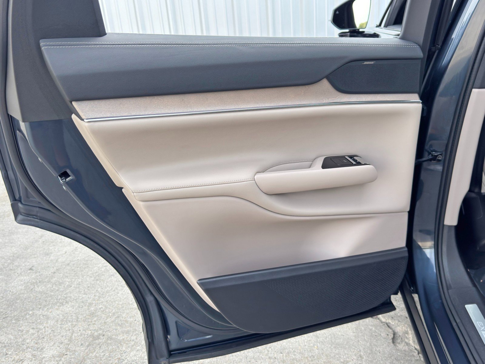 Used 2025 Volvo EX90 Ultra AWD/4WD image 42