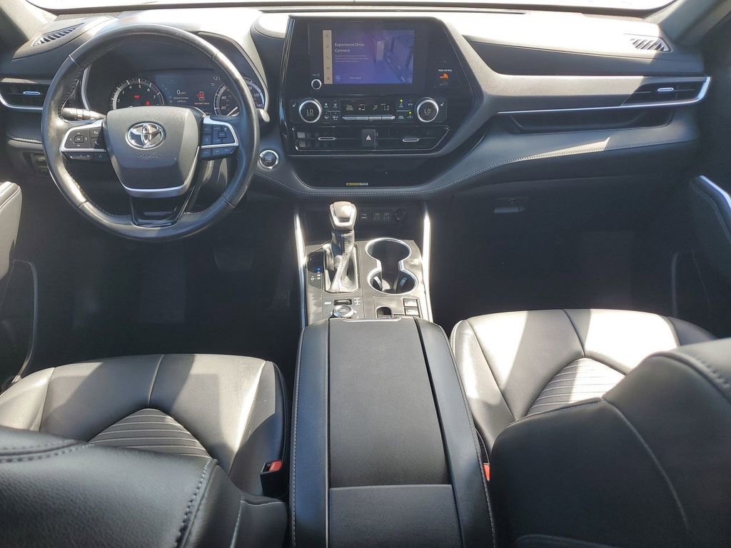 Certified 2023 Toyota Highlander L image 24