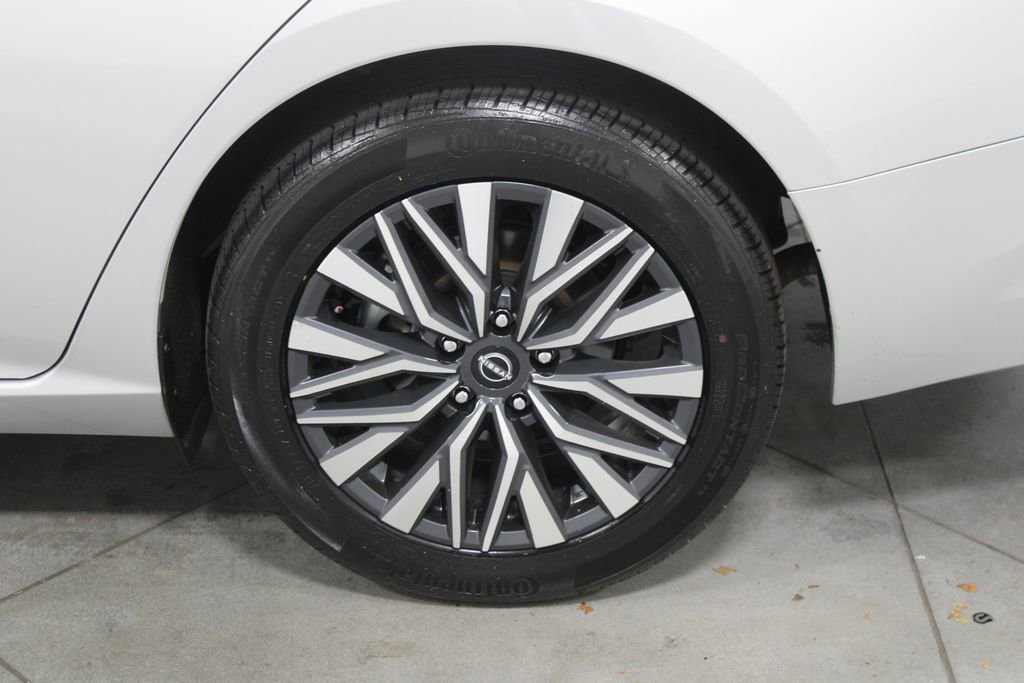 Used 2024 Nissan Altima 2.5 SV image 16