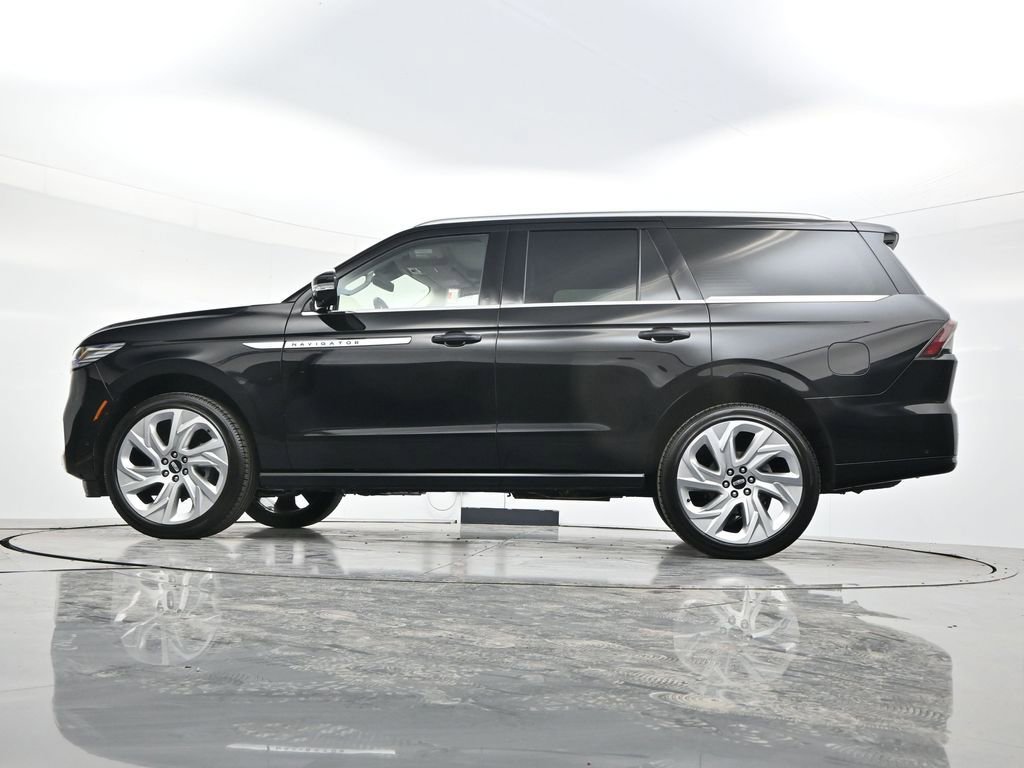 Used 2025 Lincoln Navigator Reserve image 58