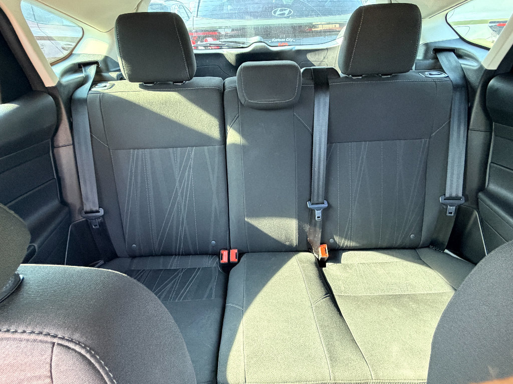 Used 2017 Ford Focus SE FWD image 24