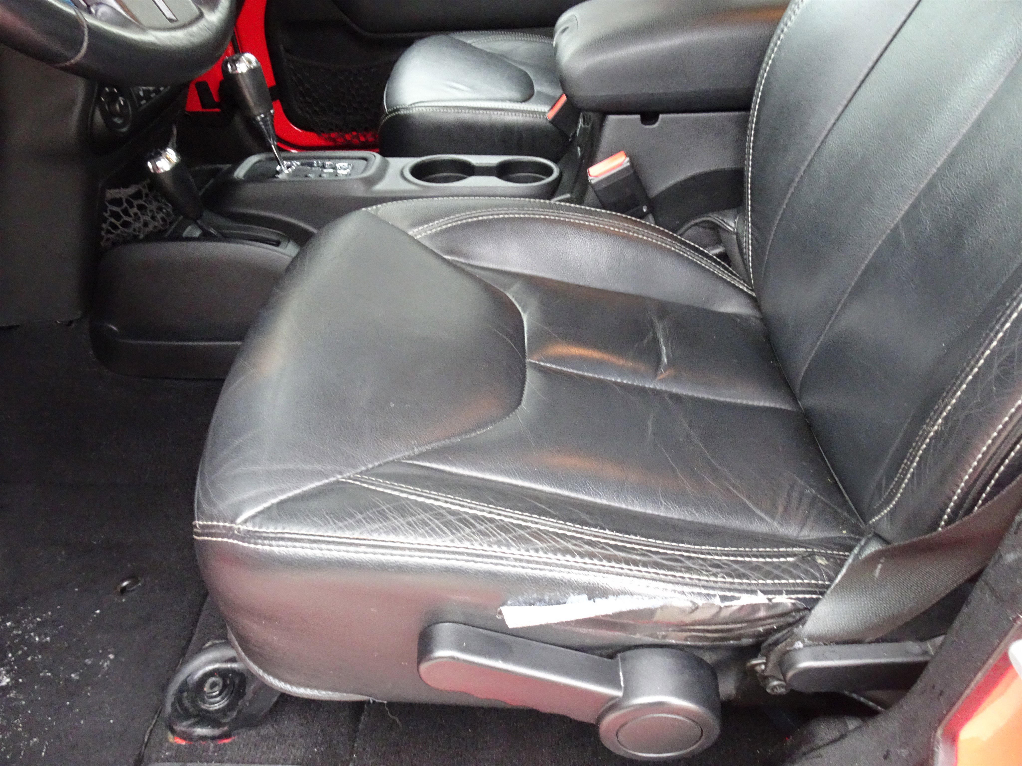 Used 2013 Jeep Wrangler Unlimited Sahara w/ Connectivity Group image 10