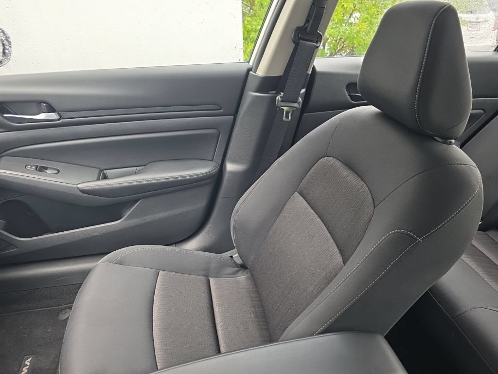 Used 2025 Nissan Altima 2.5 SV FWD image 27