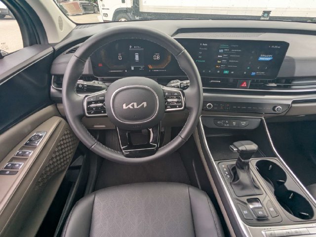 Certified 2026 Kia Carnival LX FWD image 16