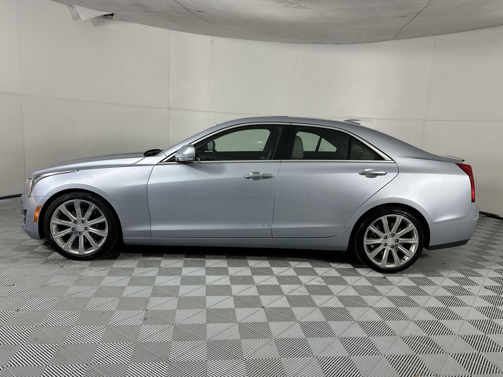 Used 2017 Cadillac ATS Luxury RWD image 5