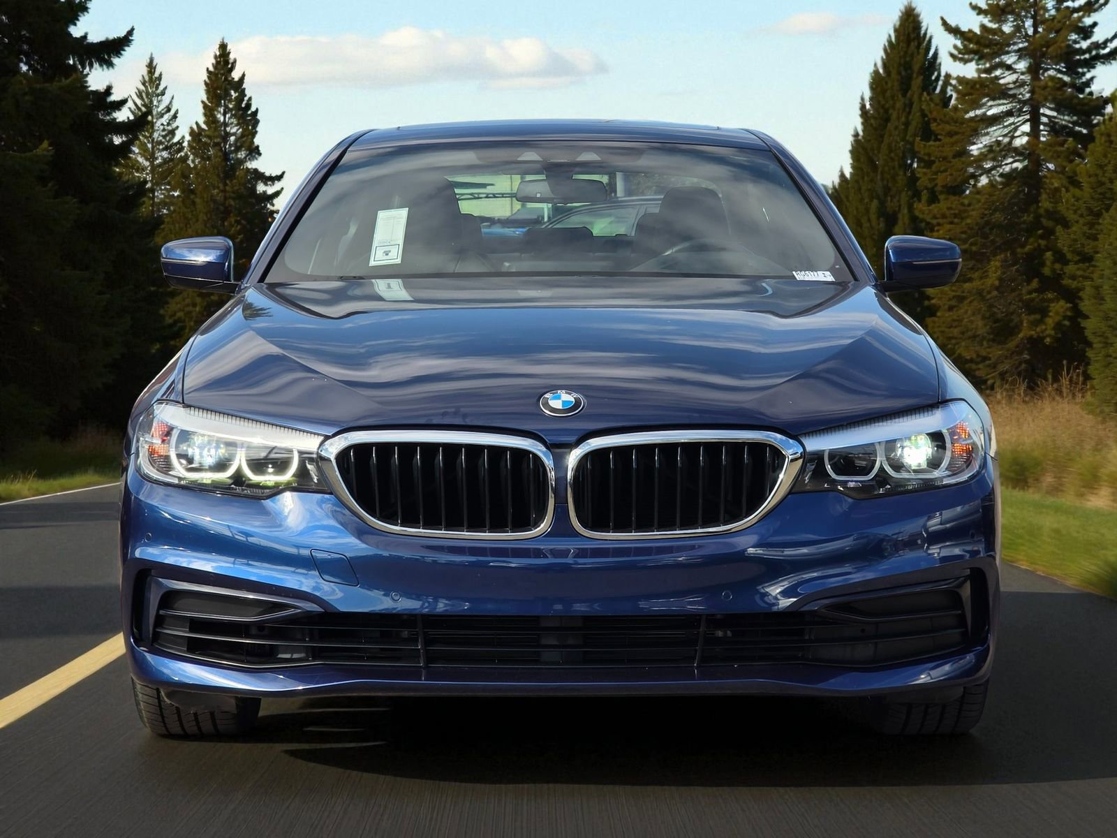 Used 2020 BMW 530e w/ Premium Package image 2