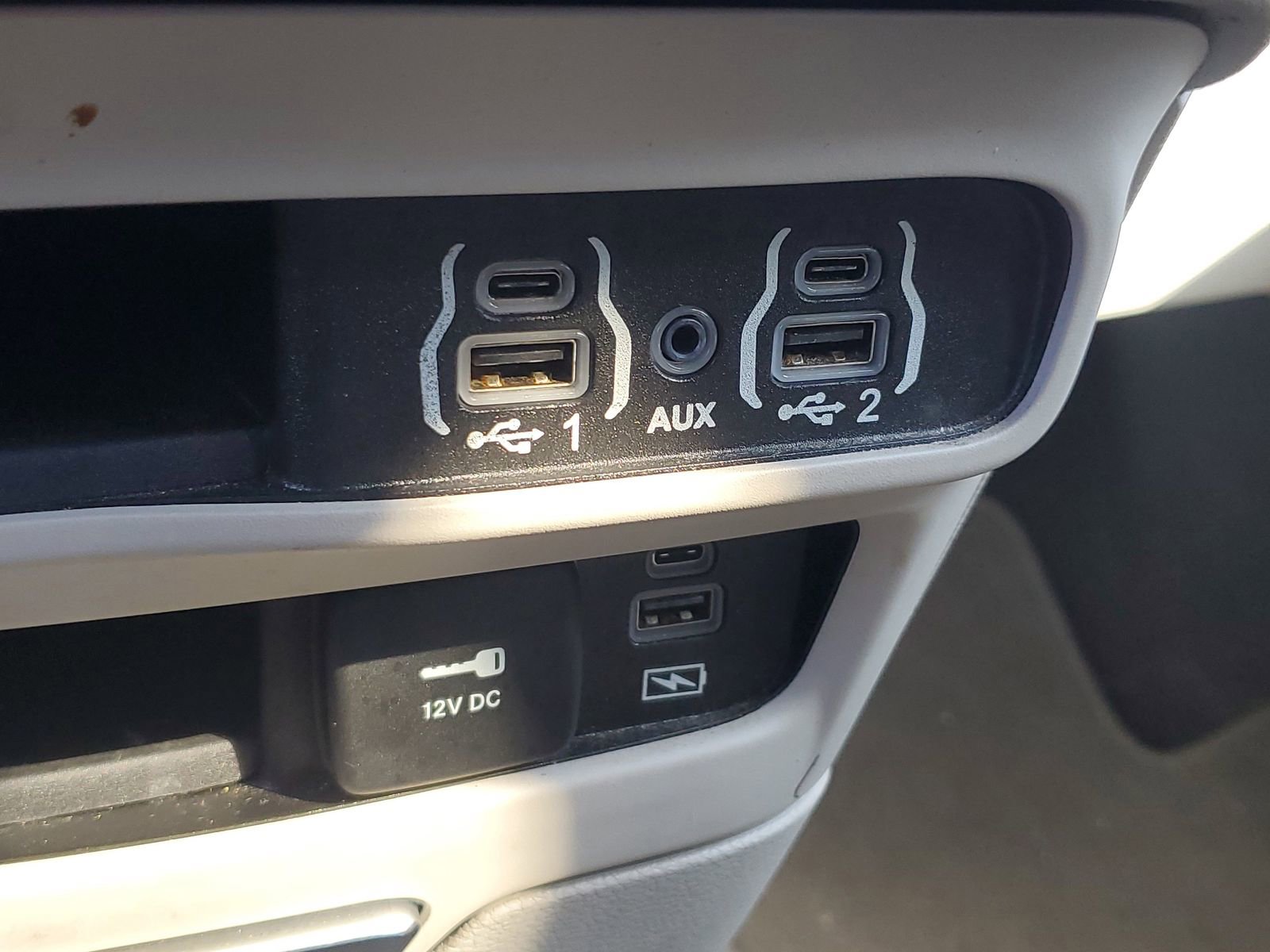 Used 2022 Chrysler Pacifica Touring-L image 25