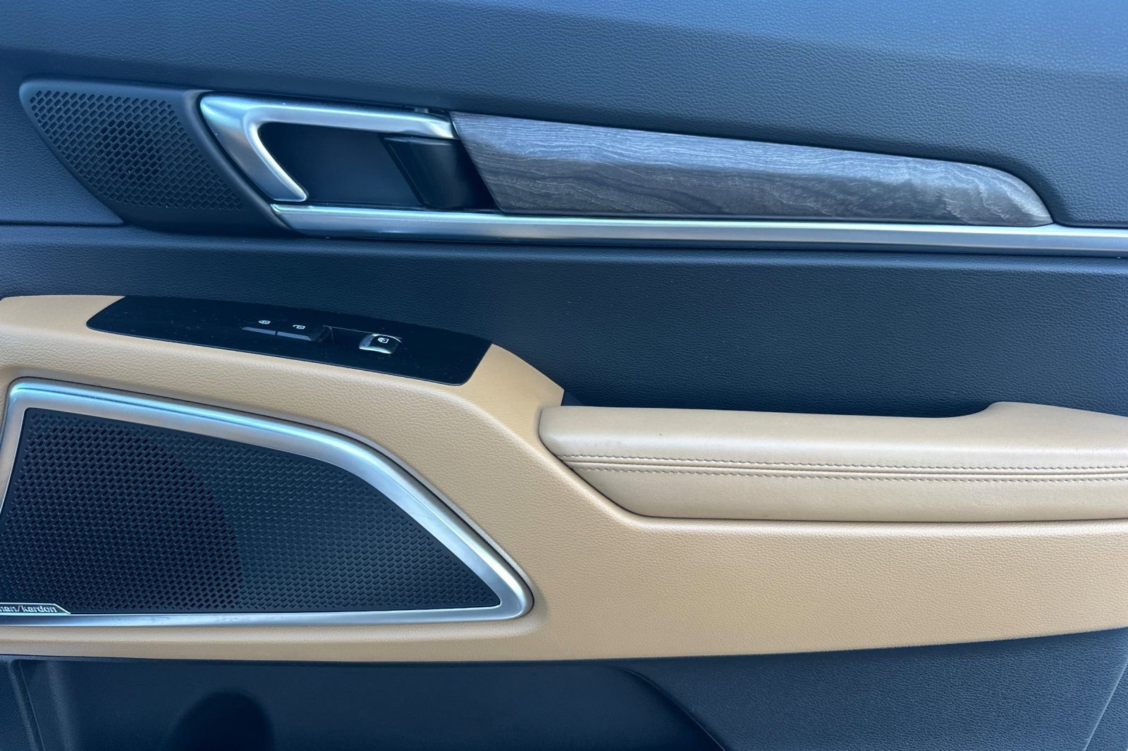 Used 2022 Kia Telluride SX w/ Nightfall Edition Package image 21